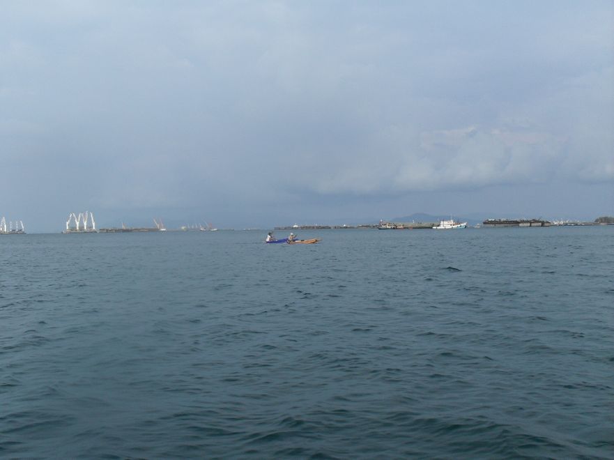 ลาด้วยภาพสุดท้ายเป็นเรือพายตกหมึกครับเห็นเขาตกกันทั้งวัน :cheer: :cheer: :cheer: :cheer: