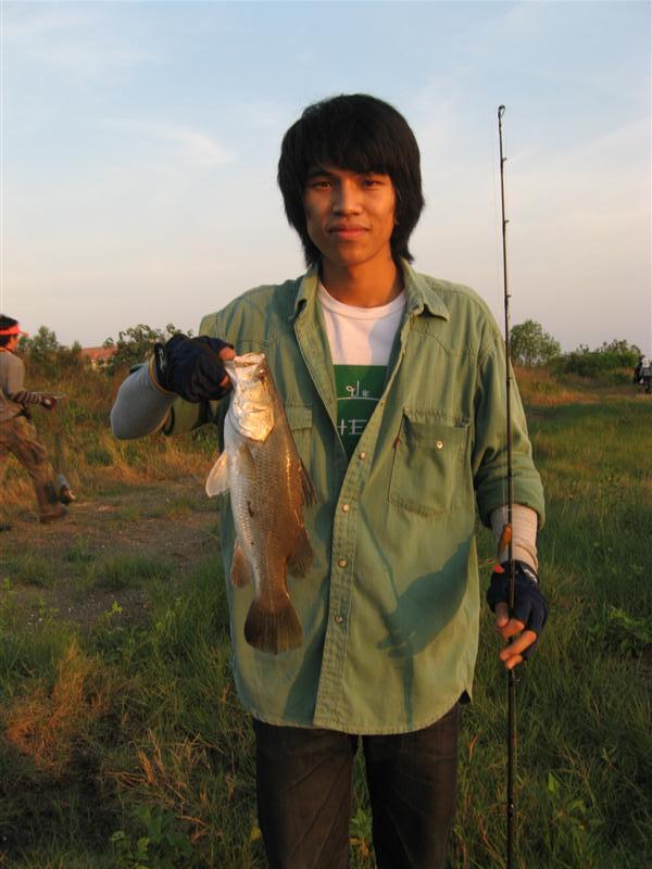 จัดหล่อๆให้อีกบานครับ  :cool: :cool: :cool: :cool: :cool: 