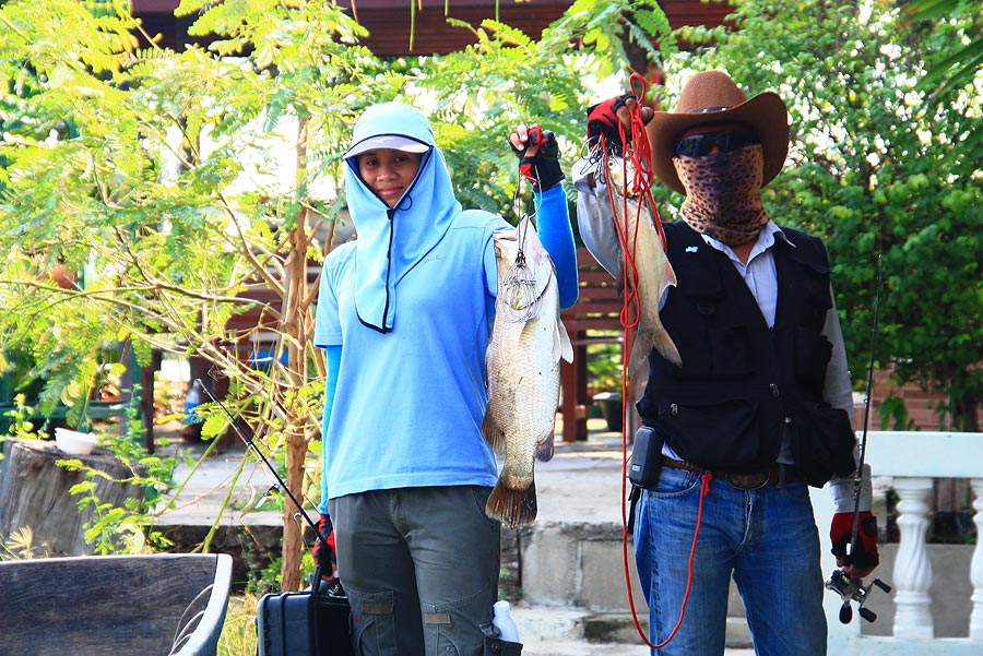 คนได้ปลา ก้อทยอยเข้ามาพักผ่อน กินข้าวต้มยามสาย
 :grin: :grin: :grin:

ทริปนี้ เจ้าชมพู่ ก้อรอดตัว