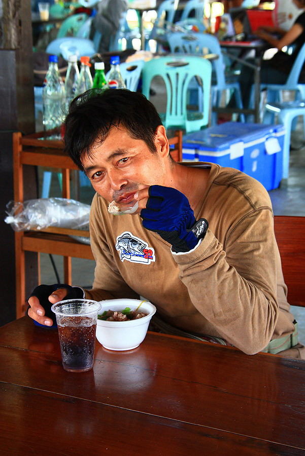น้าเสริฐวันนี้มาสาย เนื่องด้วยติดภารกิจถึงตีสาม กว่าโซดาจะหมด
 :grin: :grin: :grin:

มาถึง ไปตีเห
