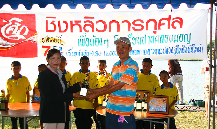 ผมเอง..............นานๆจะโดนถ่ายกับเค้าเสี