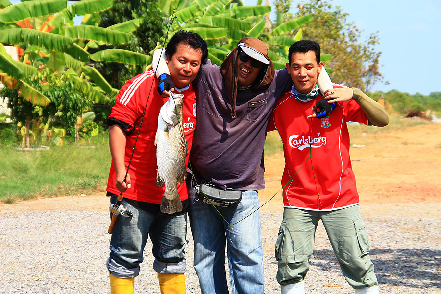 แข็งแรงหายไข้และ กลับมาตกปลาเฮฮากับเพื่อนๆได้อีกครั้ง....แถมไม่แห้วซะด้วยสิ 

หล่อจริง ๆ ออกจากโรง