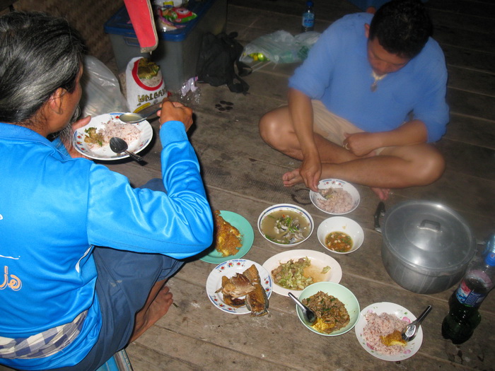  [b]กรรมหิวมาเลย กลับมาพึงปลาเราอีก นิสายยย นึกว่าจะแจ๋ว[/b]

 :laughing: :laughing: :cheer: :chee