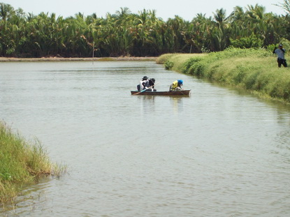 มาพายเรือเล่นกัน หรือไงลุง (ผู้อาวุโสทั้งสาม) :laughing: :laughing:
