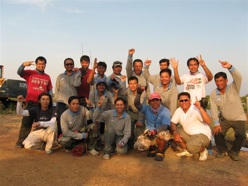 [b]ถือโอกาสร่ำลากันด้วยภาพนี้เลยละกันครับ  ขอบคุณทุกท่านที่ติดตามมาโดยตลอดครับ

ขอบคุณเวปสยามฯ ที่