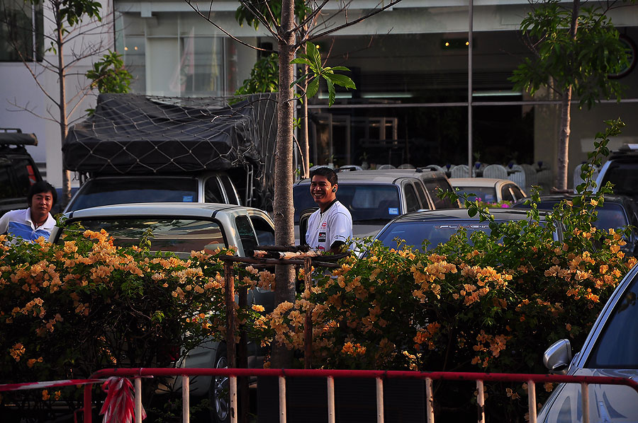 อ่ะอ่า...........นั่นน้าพลพัฒน์นี่หว่า มีคนให้เราเดินตามแล้วเว้ยยยยยยยยยย :grin: :grin: :grin: