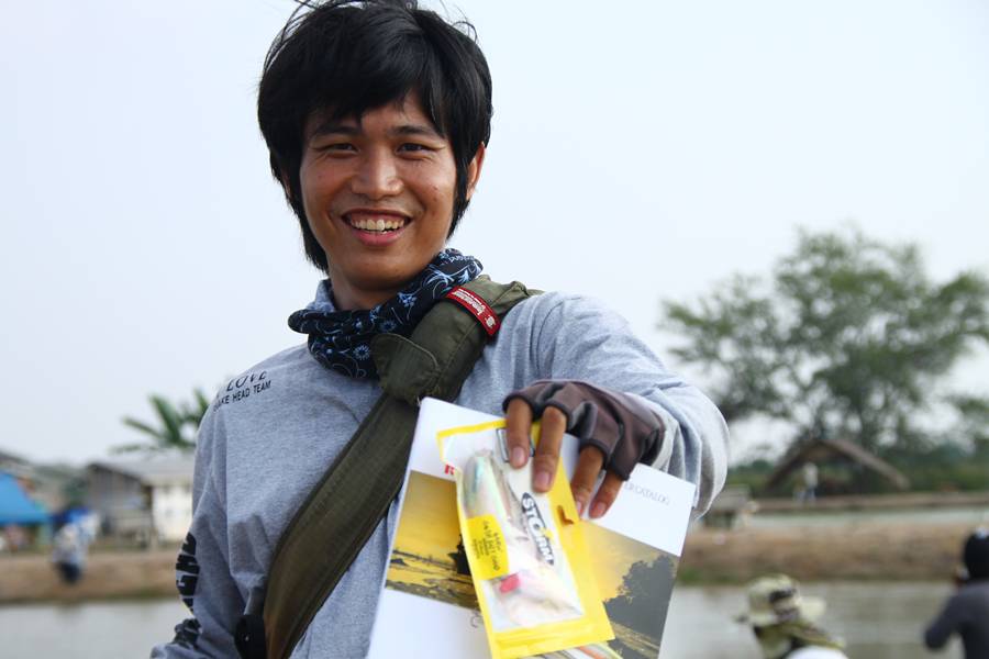 รับของแจกกันทั้งวันครับ :grin: :grin: :grin: :grin: