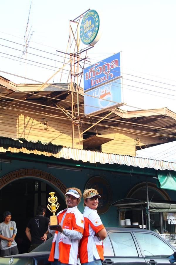 
ลากันไปกับภาพนี้นะครับ   คู่แฝดอภินิหาร 


ขอบคุณน้าๆ ที่เข้ามาชมครับ

 :smile: :smile: :smil
