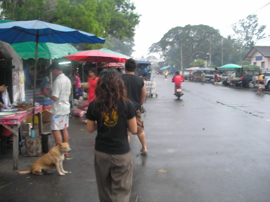 แวะ..ตลาดที่ อ. พนมไพร...สะหน่อย........ :cheer: :cheer: :cheer: :cheer: :cheer: :cheer: :cheer:

