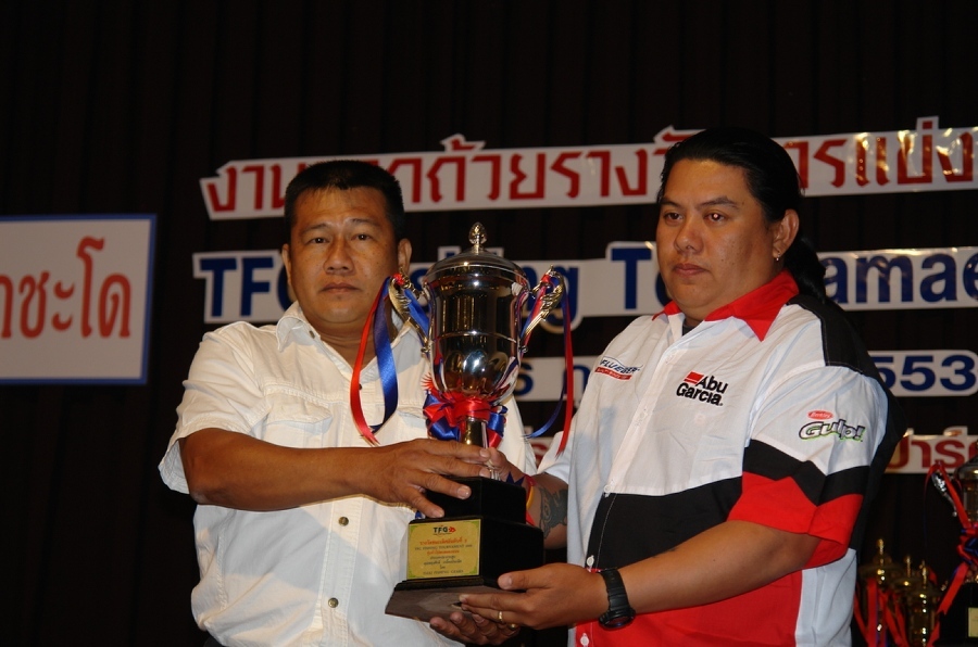 รางวัลชนะเลิศอันดับที่ 2สะสมคะแนนปลากระสูบ  คุณพยุงศักดิ์ จากเพียวฟิชชิ่งครับ