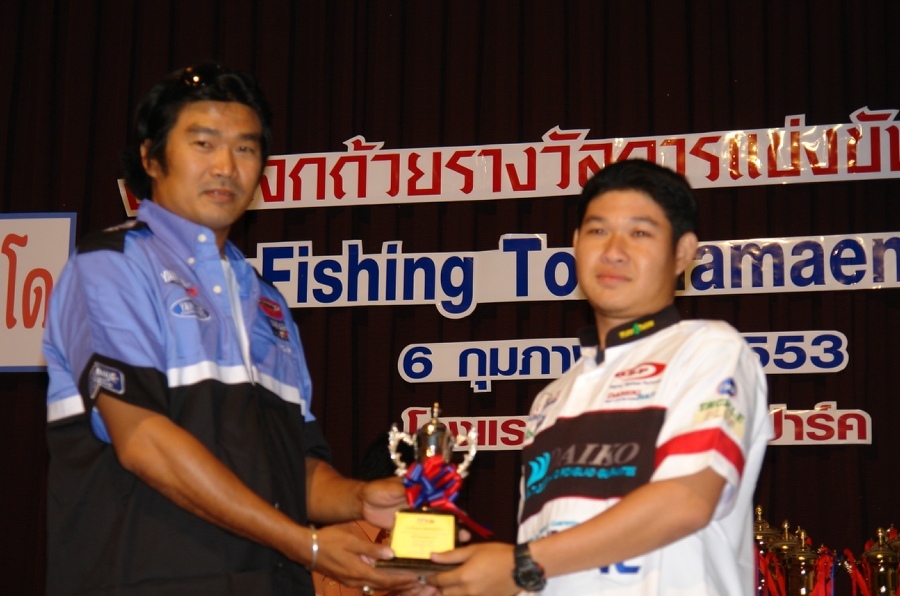 รางวัลชนะเลิศอันดับที่ 8 สะสมคะแนนปลากระสูบ น้องเม่น จาก สยามแทคเกิล ครับ น้องผมเองครับ

