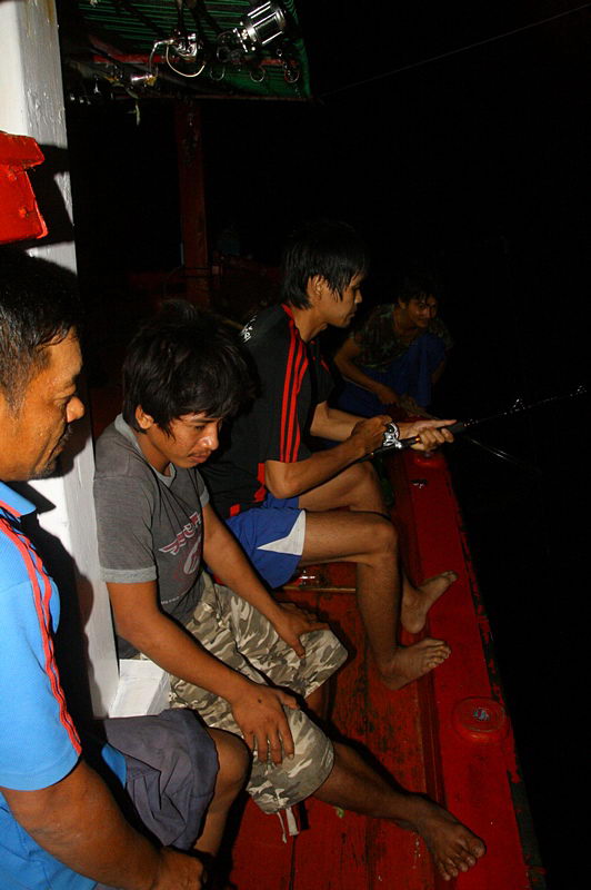 กองเชียร์ลุ้น...ในเก๋งร้อง....ใครอมๆ เอ็งนะโงมืดไปเต็มๆ5555 :laughing: :laughing: :laughing: