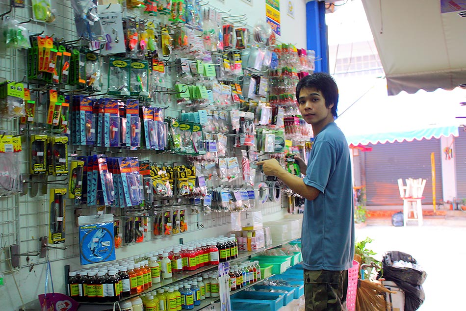 น้องกล้องกำลังหาเหยื่อที่ร้าน :cool: