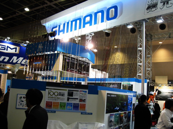 
ตอนที่ไปบูธ Shimano ค่อนข้างได้รับความสนใจมากๆ   เราเลยต้องผ่านไปก่อน
โดยมองรอบๆ  แล้วค่อยแวะมาให