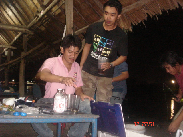 หาน้ำให้นักมวยหน่อย