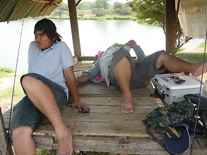 เศร้าจริงๆดูดิ  :laughing: :laughing: :laughing:

สวัสดีครับ เต้ยหรือตู่ เนี่ย รอน้ำเต็มๆ แล้วจะโท