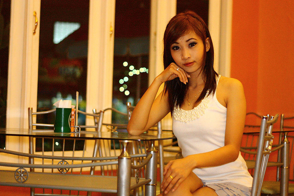 [q][i]อ้างถึง: พี่เนม posted: 18-02-2553, 09:09:23[/i]
ผมพึ่งรู้นะเนี่ยว่าภาพ ย้อนแสง ออกแนวมืดๆ ก็