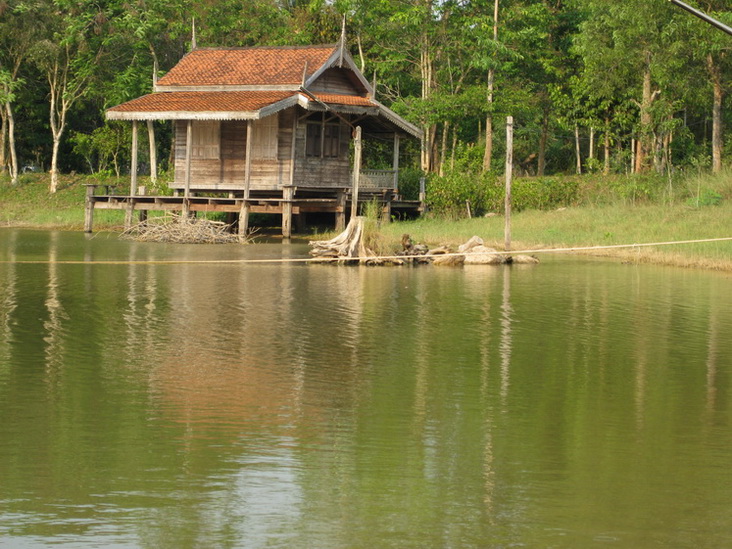 

  เรือนไทย    ติดน้ำ .....   classic จริงๆ   


 :love: :love: :love: :love: :love: :love: