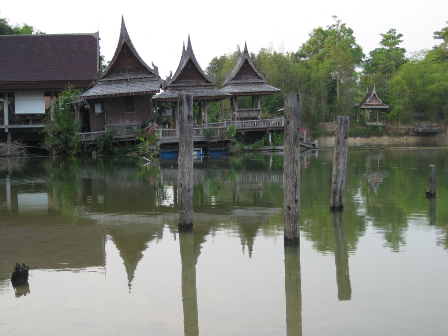 อีกมุม .. ครับ   :smile: :smile: :smile: