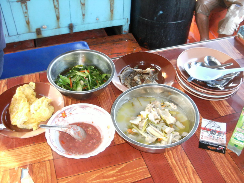 อาหารมื้อเย็นพร้อมแล้ว



