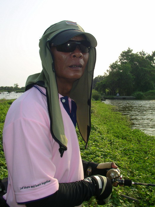 ดูเหมือนดุ............แต่ใจดี...........เพื่อน   พ