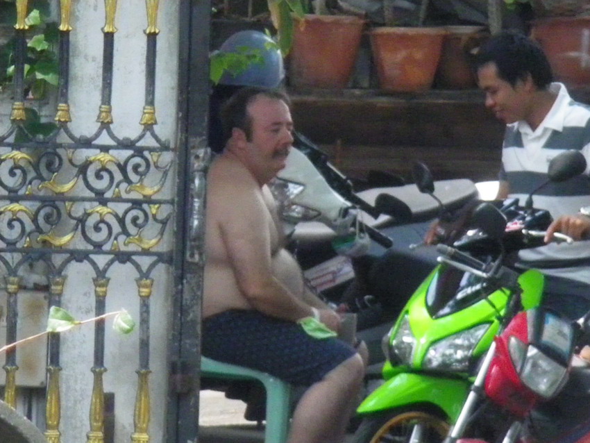 กำ...เมื่อกี้ยังฮายโซอยู่เลยสงสัยจะ