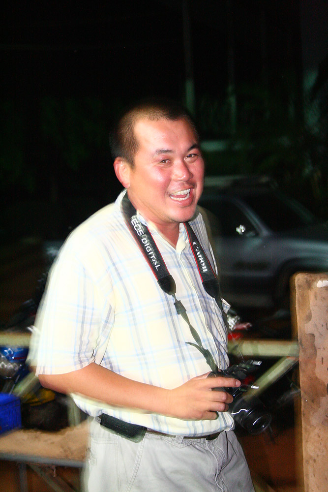 พี่เจี๊ยบครับ  ตรงนี้วิวสวยดีใช่มั้ยครับ  ไม่ห่างเลย   :laughing: :laughing:
