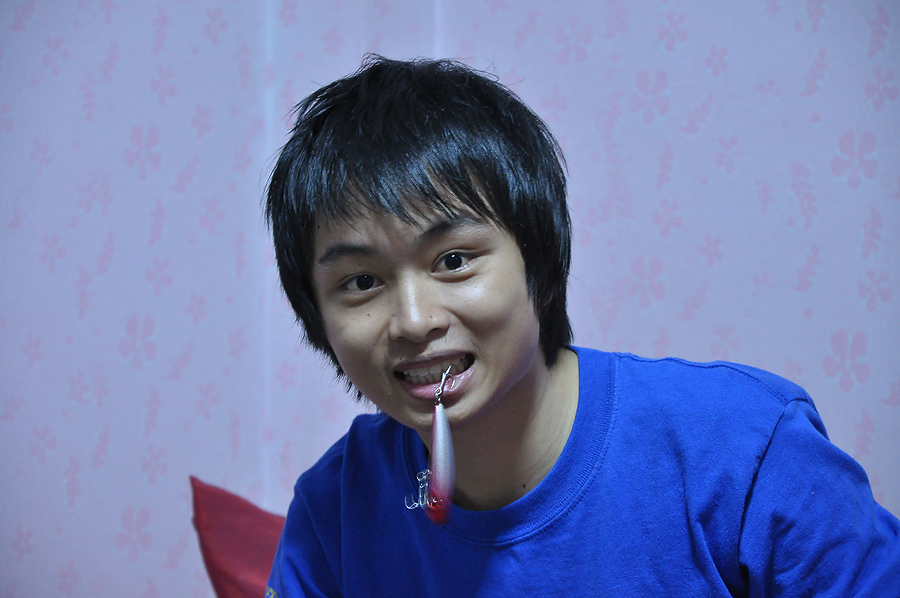 เหยื่อซาตาน ป็อบ รุ่นใหม่ นี่ท่าจะร้องแรงกับพวกนักล่าอย่างยิ่ง เพราะขนาดนักล่าลำน้ำจากยังอดใจไปอยู่เ