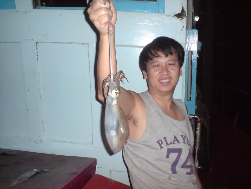 ลุงหนุ่มกับหมึกหอมตัวโตครับ :cheer: :cheer: :c