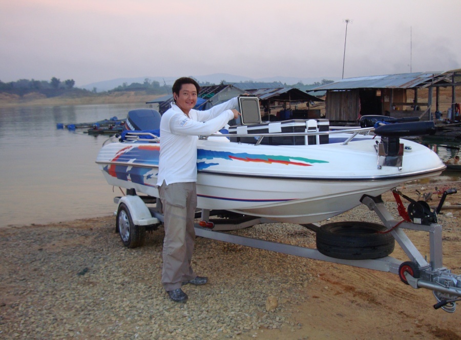 จัดการเอาเรือขึ้นเสร็จเรียบร้อย เพ