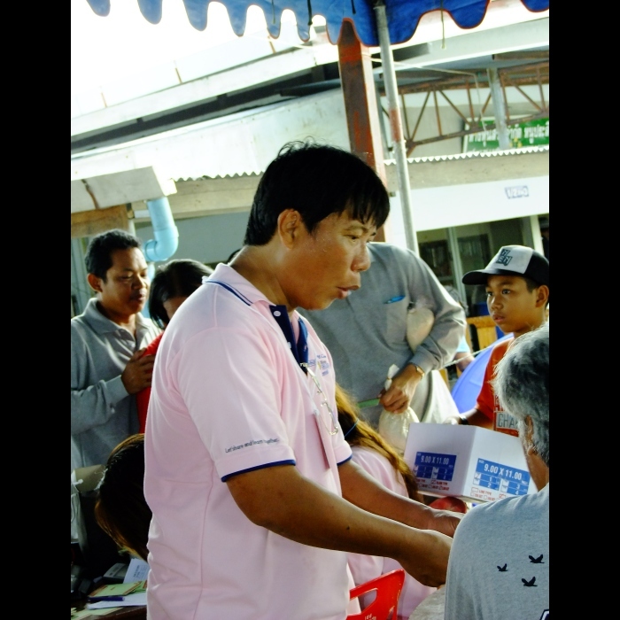 เห็น คคน ทุ่มเทเพื่องานนี้ เพื่อพวกเราได้ ทำกิจกรรมร่วม กัน  น้าใหญ่ เหงื่อ โชก เลย  :laughing: :lau