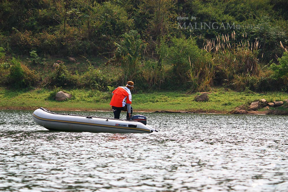 วันนี  น้าแหล่ม ลงเรือยาง คนเดียว   :cheer:
