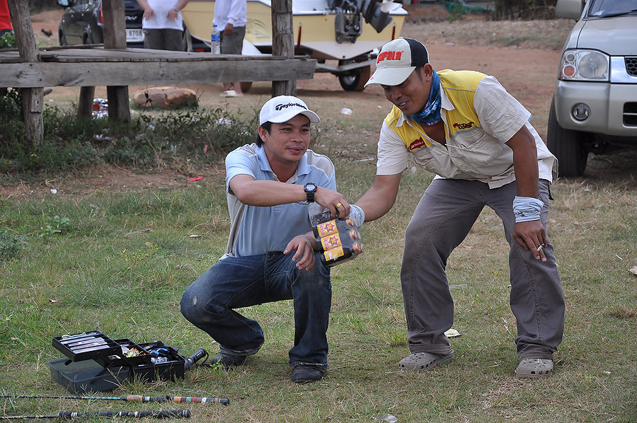 ขุนพล m 150 (นายเด่ะ) ไปหิ้วมาอีกแล้ว น้าน้ำ ไม่ปฏิเสธ แต่ตรูวันนี้ล่อไป 4 ขวดแล้วน่ะเฟ้ยเด่ะ :grin: