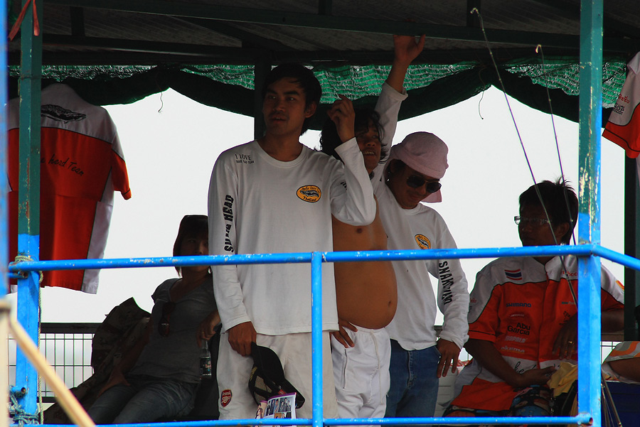 มีส่งสายตามาช่วยลุ้นด้วยสิ.....พี่น้