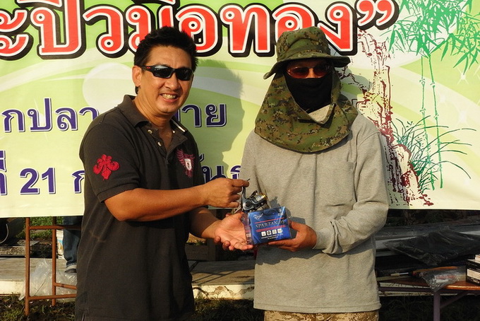 พี่เล็ก แปดริ้ว ที่ปรึกษาชุมชนฯให้