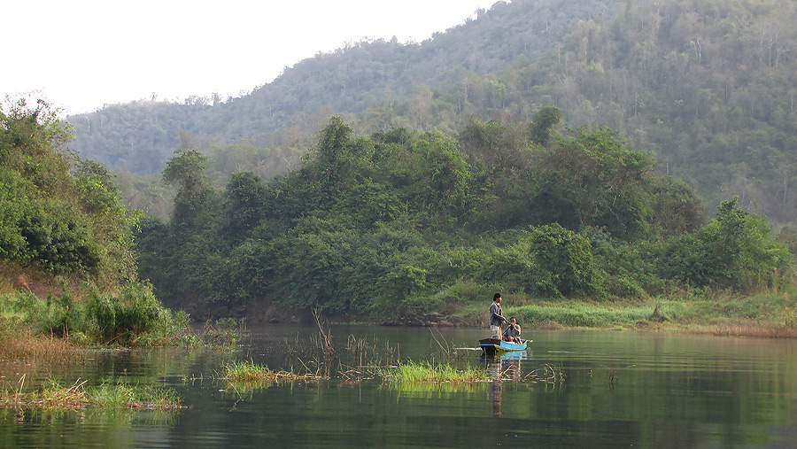 
   ลอยมาไกลๆ....เรือน้าน้องแม๊ค..กำลังขยันหวดเลย.........สู้ๆๆ

 :love: :love: :love: :love: