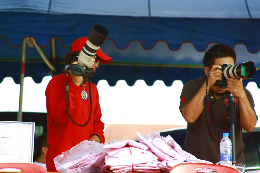 มี ปลาปลา ราสซี่ มาแอบถ่ายกันด้วยครับ  :ohh: :ohh: :ohh: :ohh: