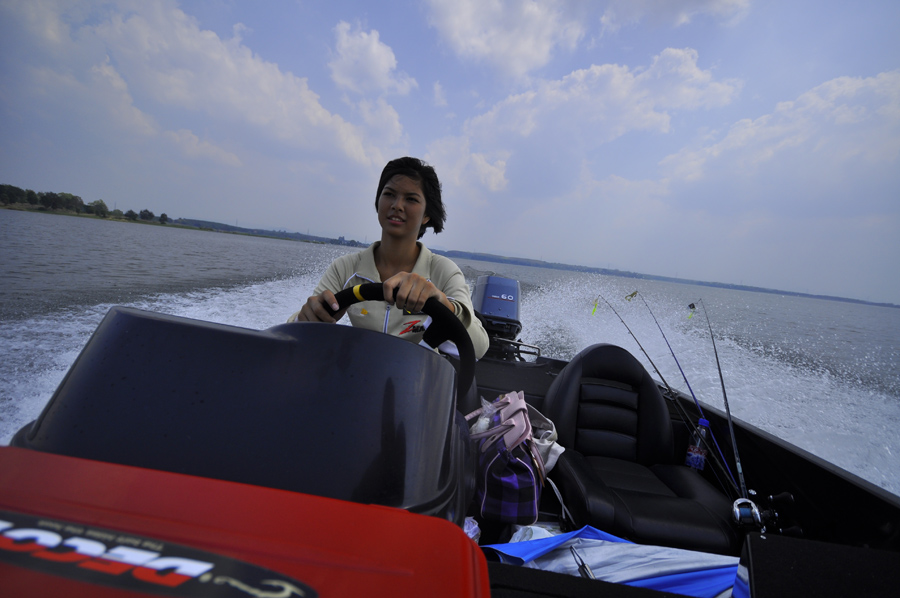 ขับเรือลุยครื่นคร้า :love: :love: :love: