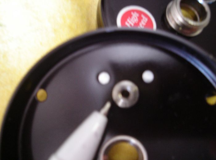  ส่วน "Cox wheel posts"  ของReproduction จะเป็นสีเงิน  "chrome"
