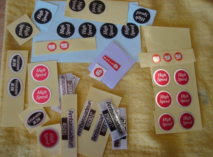 Decals  ที่เห็นในรูปทั่งหมดเป็นของแท้จากยุค 1970's