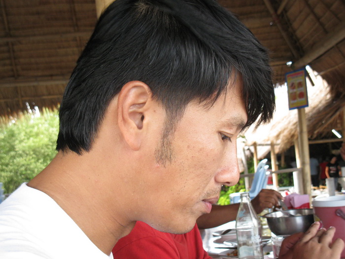 

 [b]สงสัยคนนี้จ่าย  น่าหมองๆนะพี่[/b]


 :laughing: :laughing: :laughing: