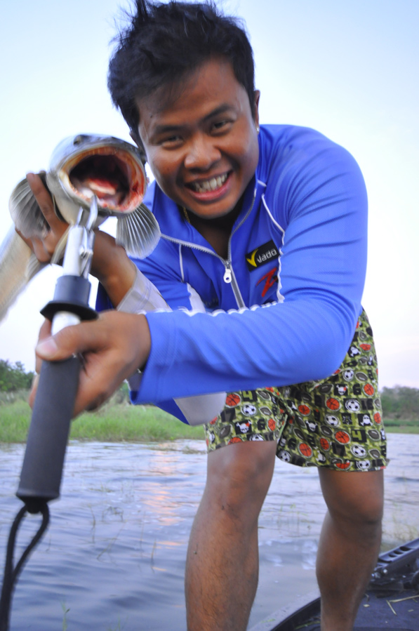    ท่านี้....ท่าประจำตัวเค้าเลยคร้า :laughing: :laughing: :laughing: :laughing: