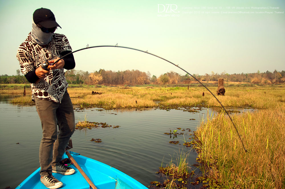  [b]แห่ม...น้องขวัญโดนจนได้  ตามมากัดหน้าเรือเลยนะเนี่ย[/b]    :grin: :grin: :grin: