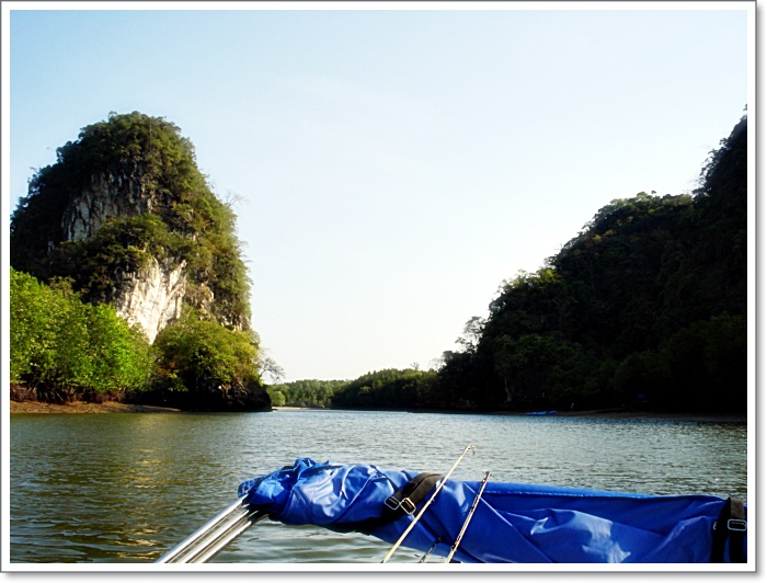 หาดด้านขวา คือสัญลักษณ์ ของกระบี่ค