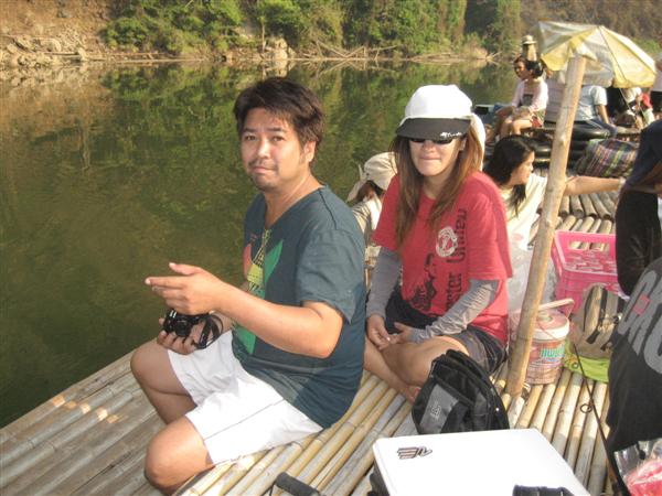  :grin: บรรยากาศ บนแพระหว่างเดินทางไปน้ำตก....