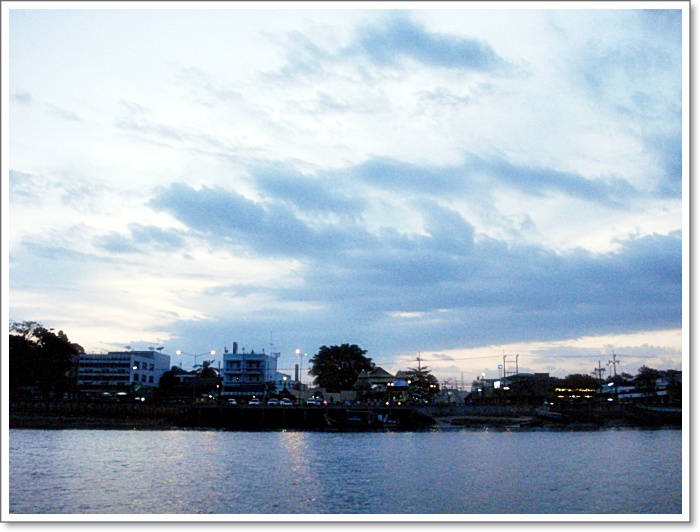 ล่วงเลยเวลา การใช้ชีวิตบนเรือลำน้อย กับการเดินทางด้วย สองแขน!!! น่าจะเพียงพอ สำหรับการก้าวย่ำไปบนบาท