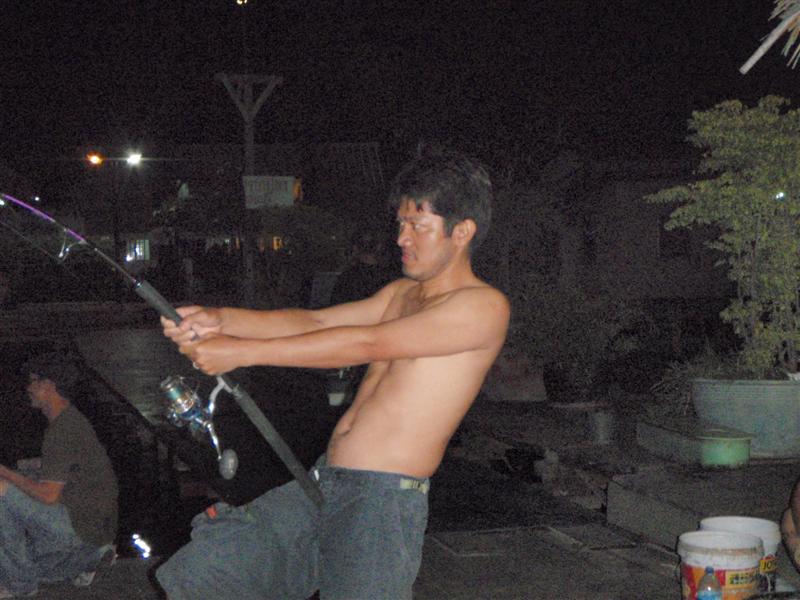 เย้....ท่านหัวหน้าตื่นแล้ว.... :cheer: :cheer: :cheer: :cheer: :cheer:

ว่าแต่...อัดปลาแบบนี้...ไม