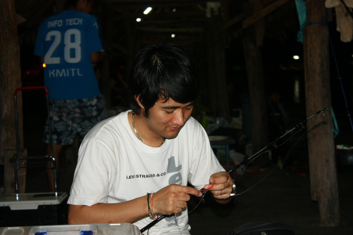 ละเอียดมาก สายขาด นั่งต่อสาย ทำโน่นทำนี่ 10นาทีกว่าจะต่อเสร็จ