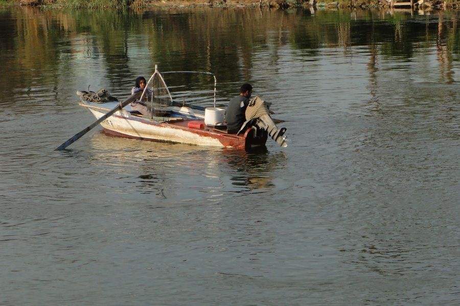 ภาพบรรยากาศ ระหว่างนั่งเรือ ชมเเม่น้ำครับ :smile: :smile: