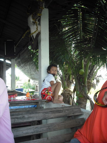 น้องแพรกำลังเล่นซน ................. ตามวัยครั